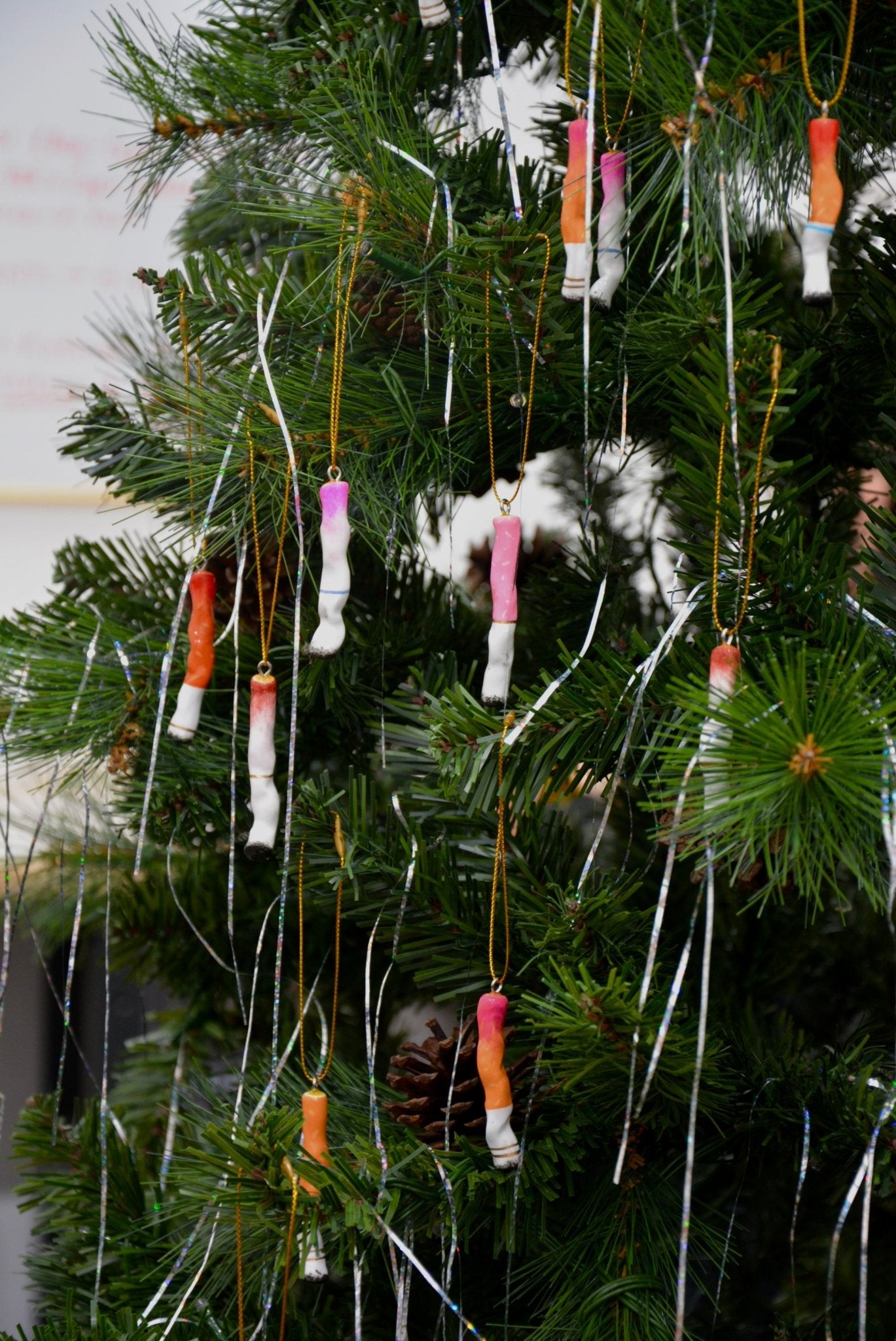 CERAMIC CIGARETTE ORNAMENT - House of Savage