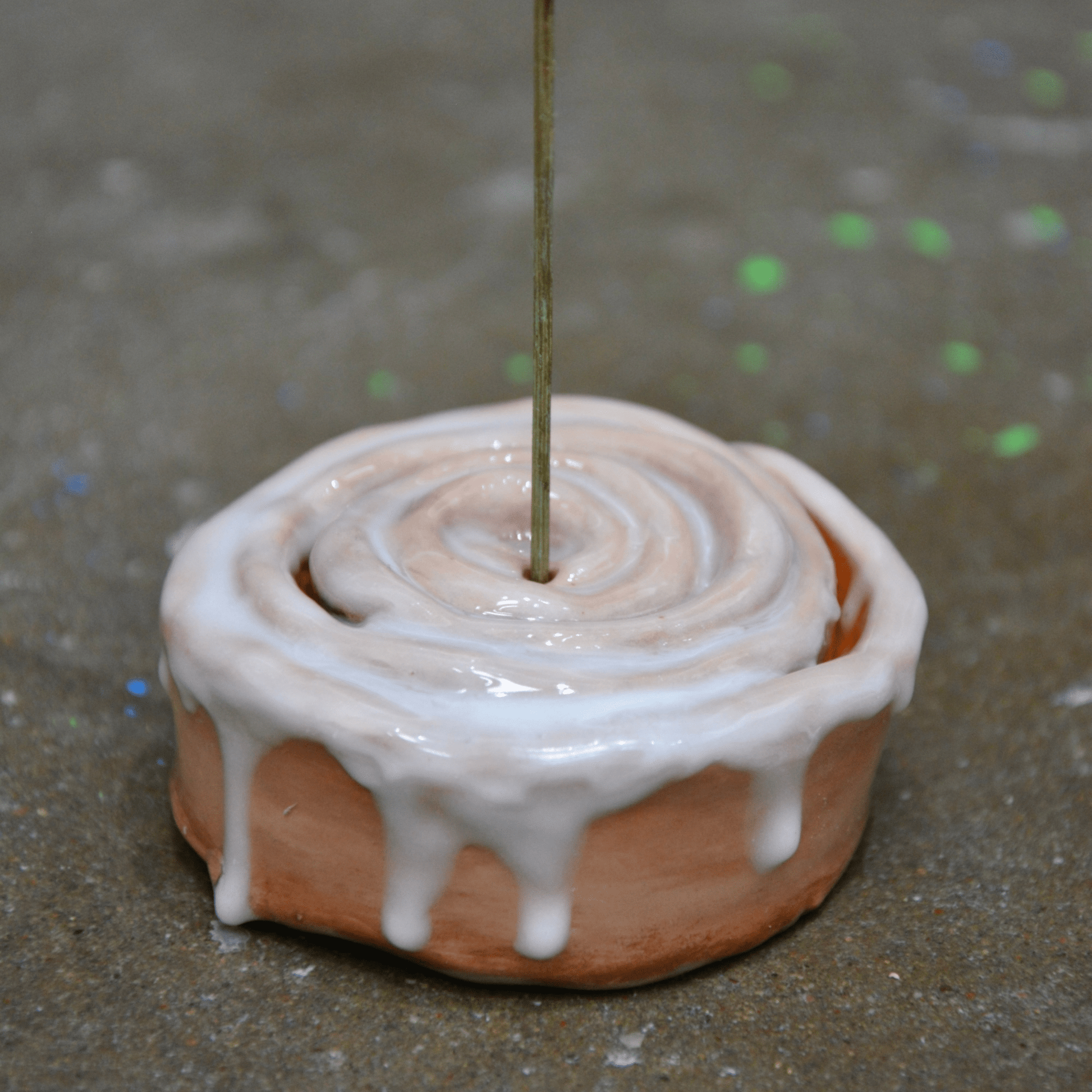 CERAMIC CINNAMON BUN INCENSE HOLDER - House of Savage