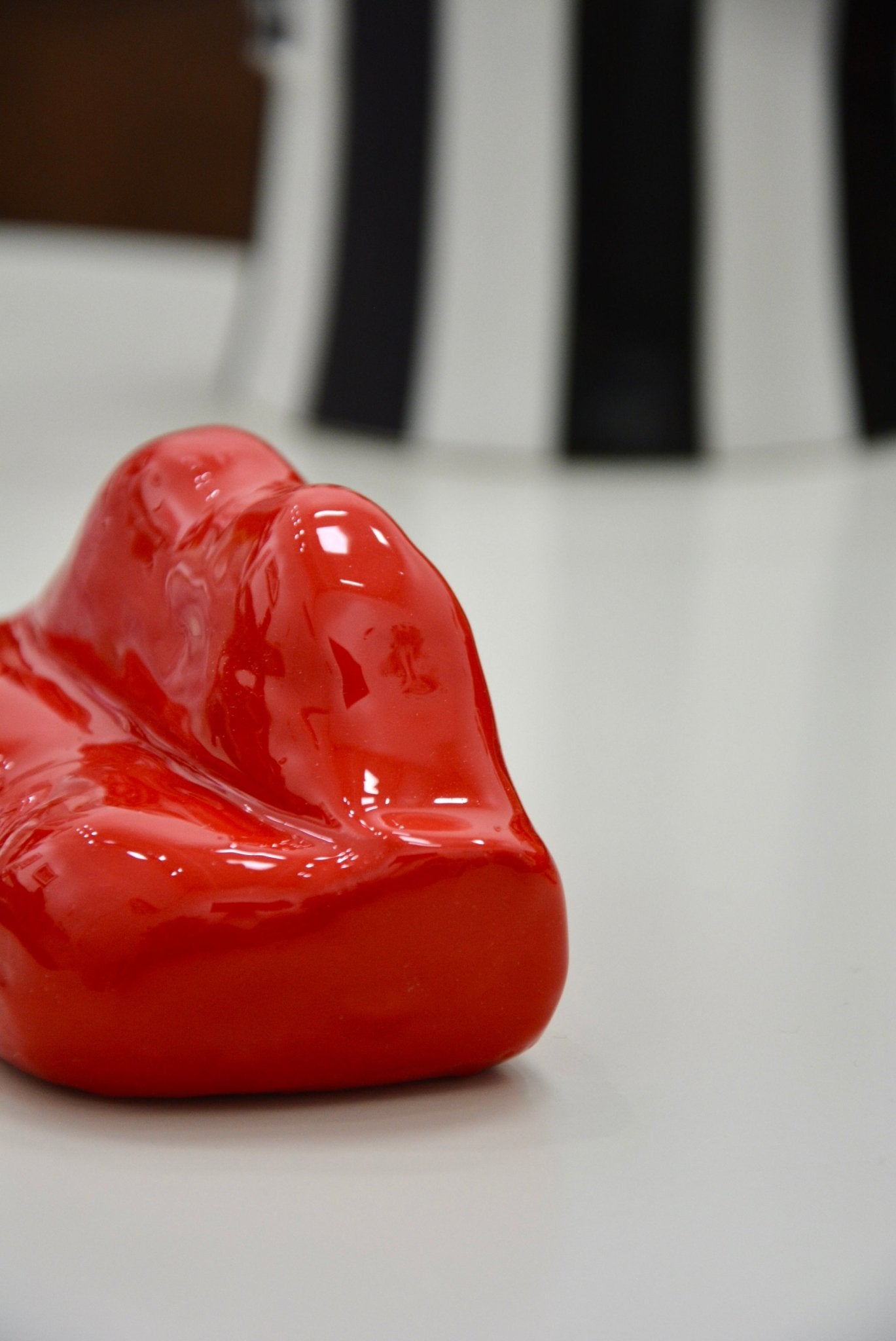 KISS MY A$$ CERAMIC LIPS SOFA - House of Savage