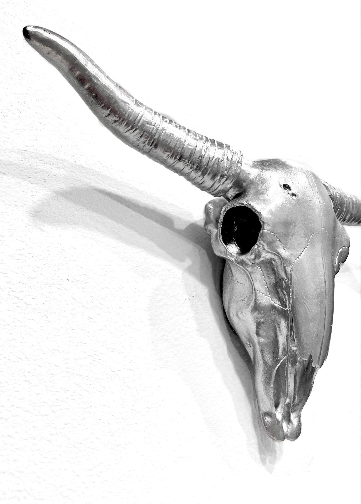 OVERSIZED METALLIC SILVER LONGHORN SKULL - House of Savage