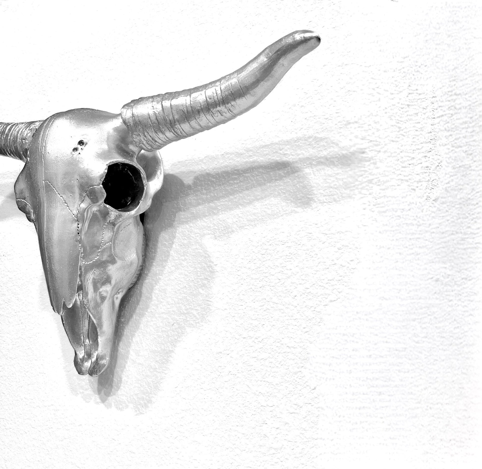 OVERSIZED METALLIC SILVER LONGHORN SKULL - House of Savage