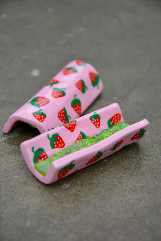 CERAMIC STRAWBERRY FIELDS “JOINT”