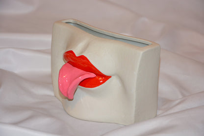 CERAMIC TONGUE OUT VASE