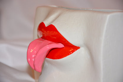 CERAMIC TONGUE OUT VASE