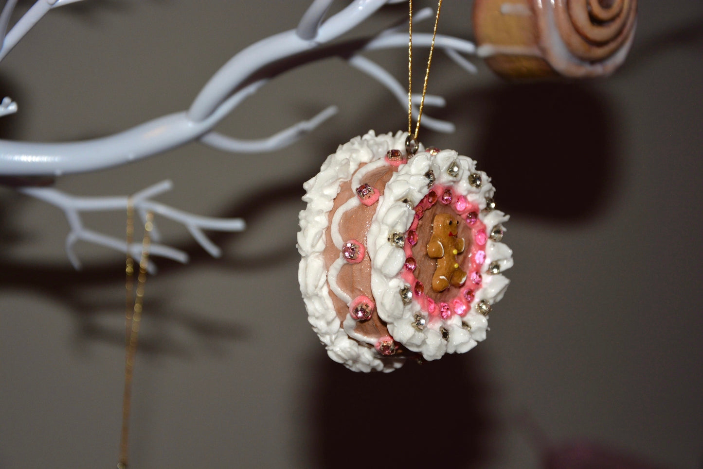 CERAMIC GINGERBREAD CAKE ORNAMENT