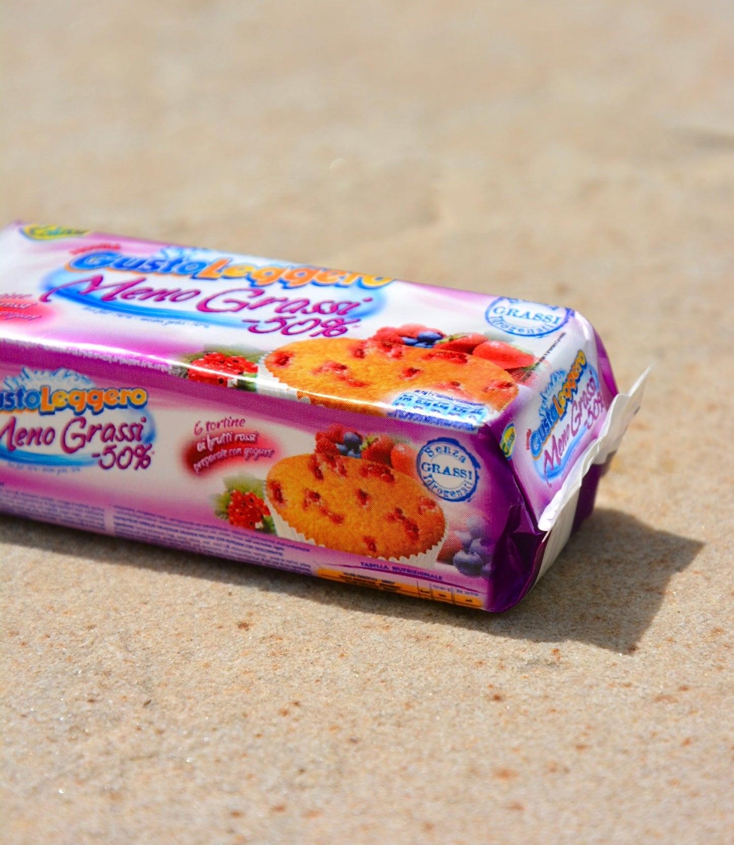 BERRY SNACK CAKE MAGNET - House of Savage