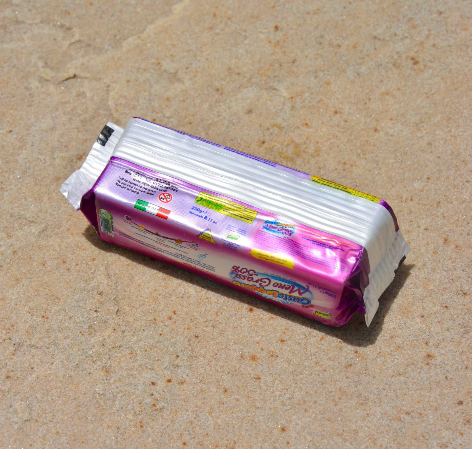 BERRY SNACK CAKE MAGNET - House of Savage