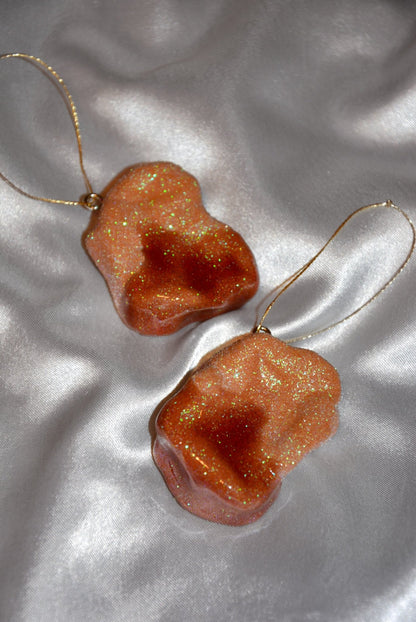 CERAMIC CHICKEN NUGGET W/ SWEET N’ SOUR SAUCE ORNAMENT - House of Savage