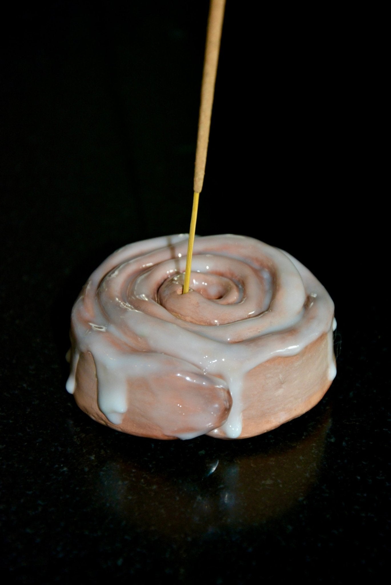 CERAMIC CINNAMON BUN INCENSE HOLDER - House of Savage