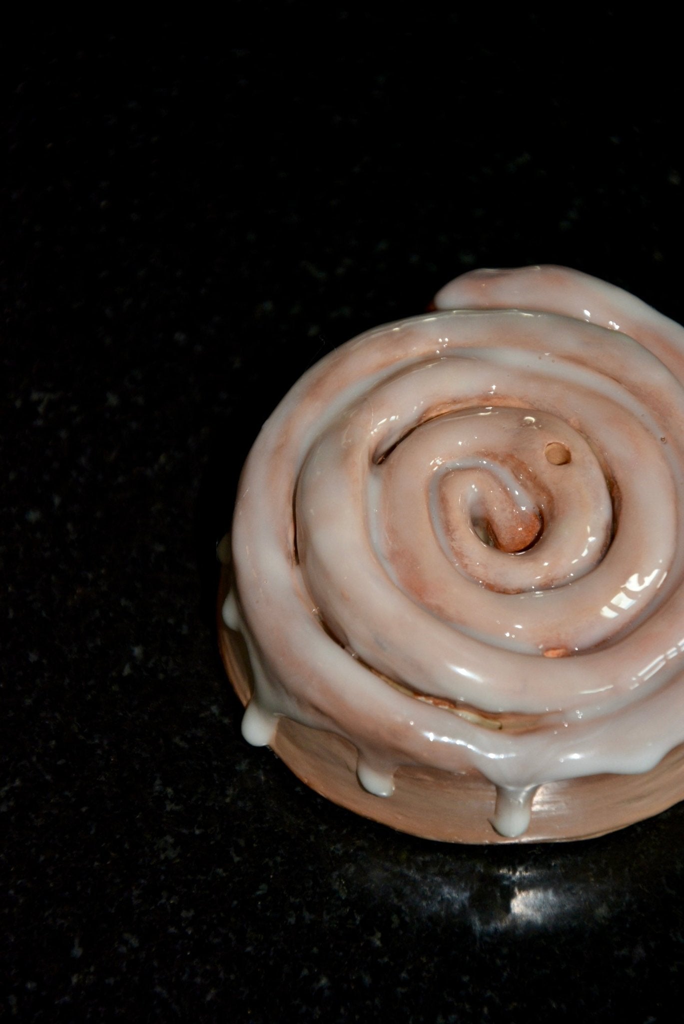 CERAMIC CINNAMON BUN INCENSE HOLDER - House of Savage