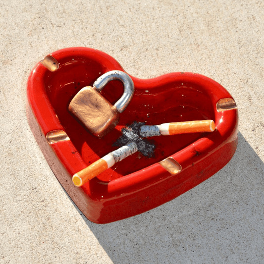 RED FLAG ASHTRAY - House of Savage