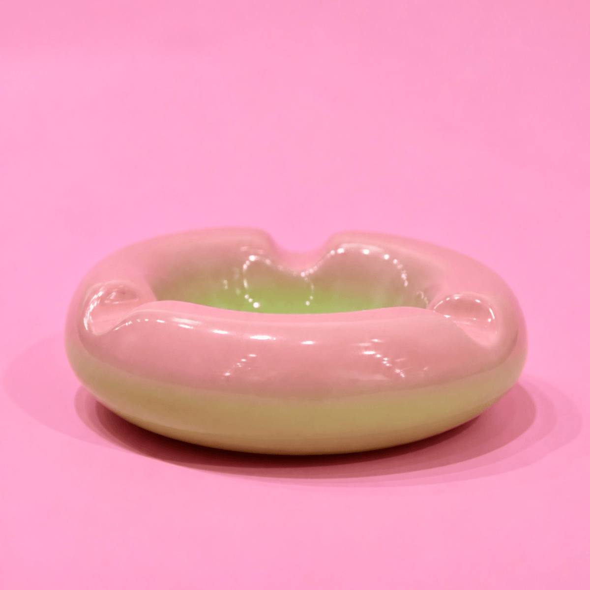 THE GLAZED DONUT ASHTRAY V2 - House of Savage