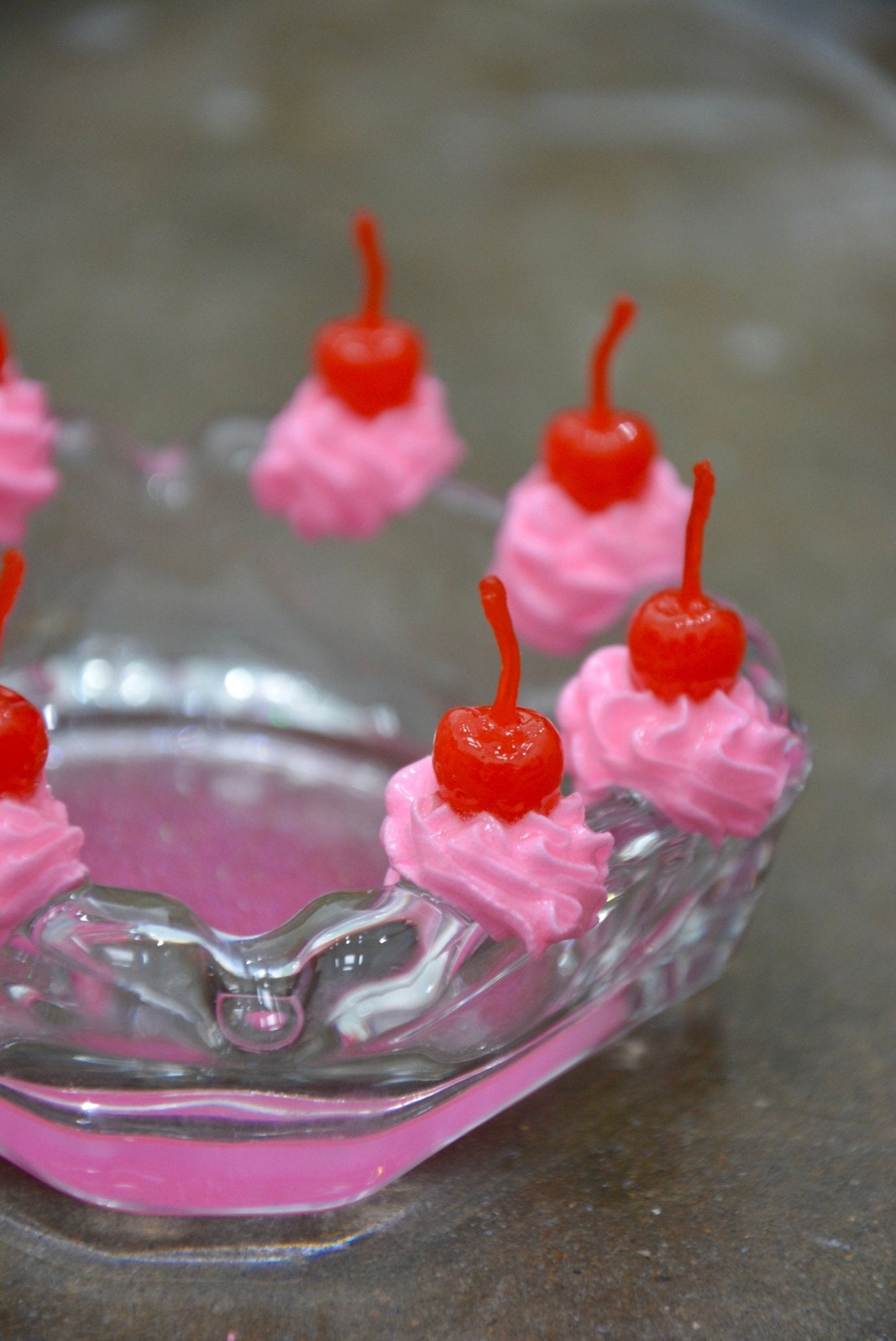 WILD CHERRY ICING ASHTRAY - House of Savage