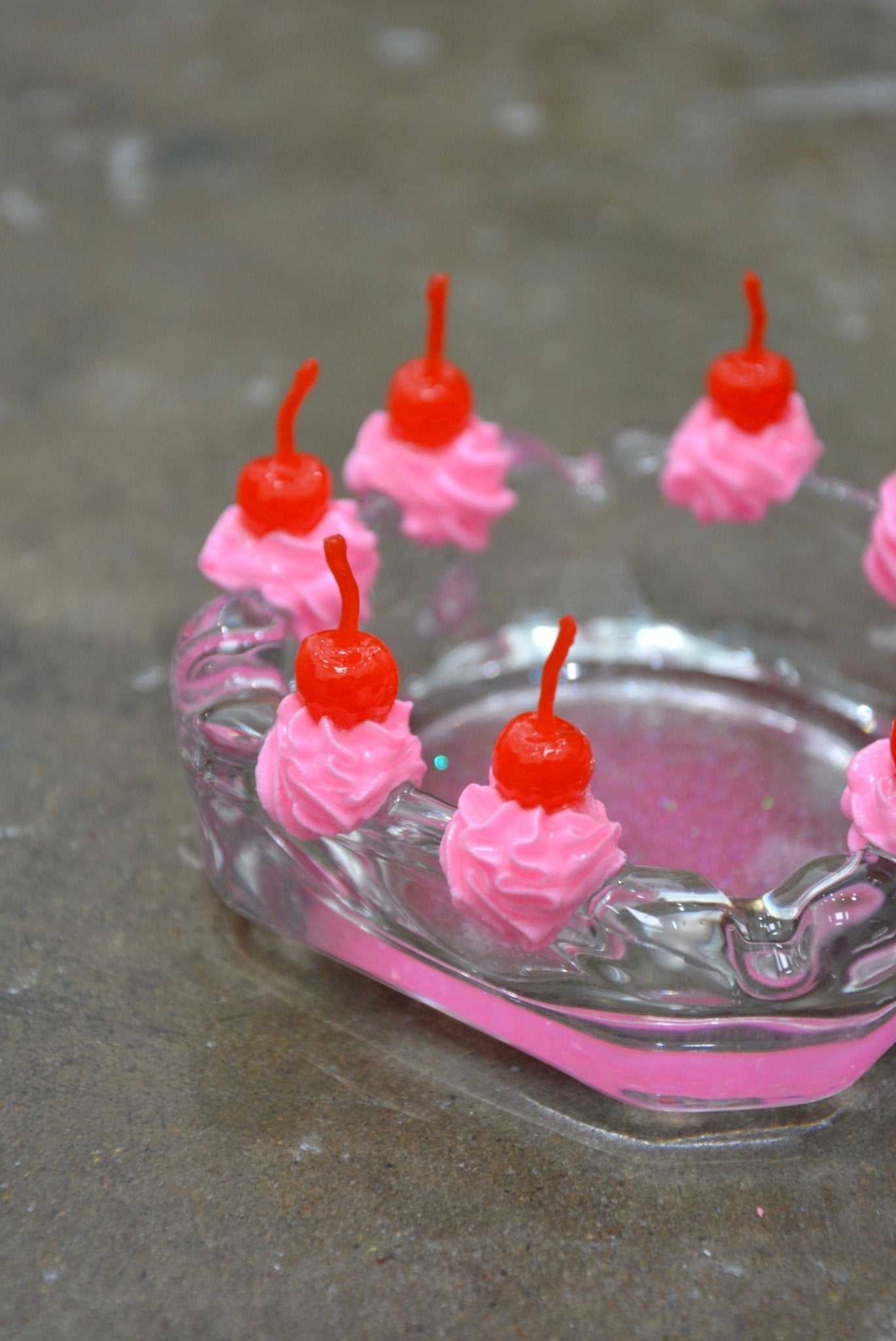 WILD CHERRY ICING ASHTRAY - House of Savage