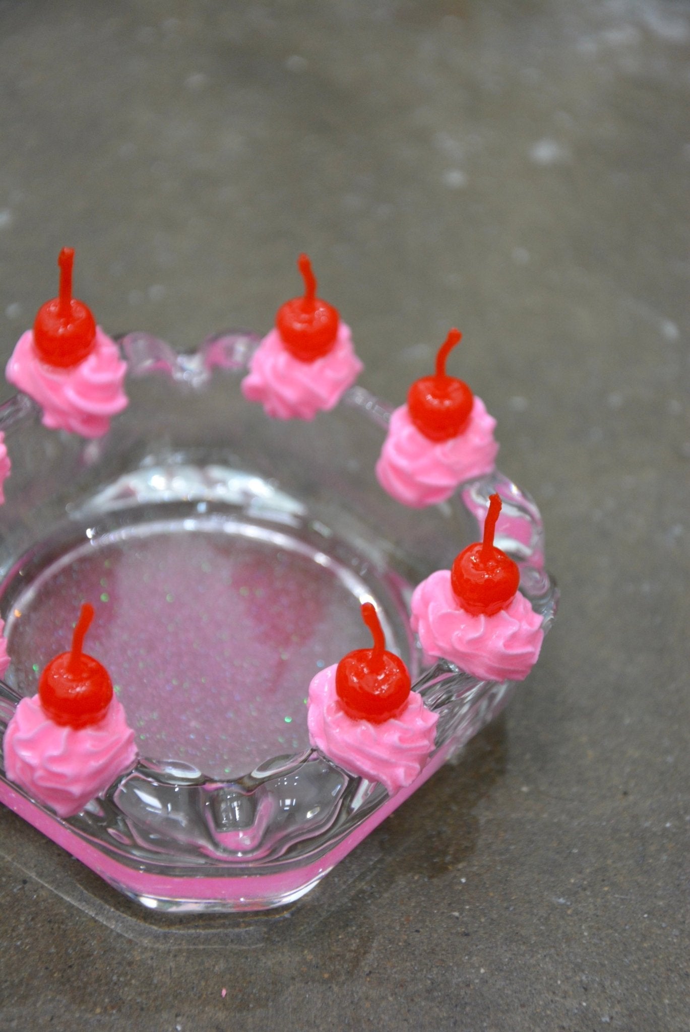 WILD CHERRY ICING ASHTRAY - House of Savage